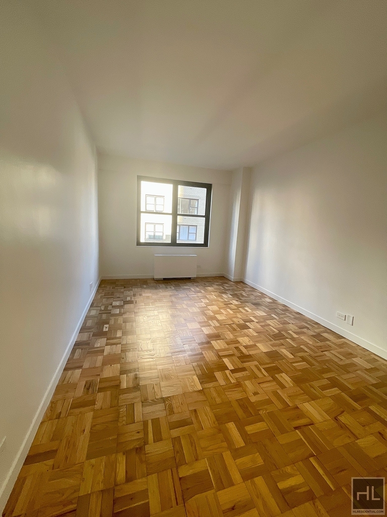East 49 Street - Photo 23