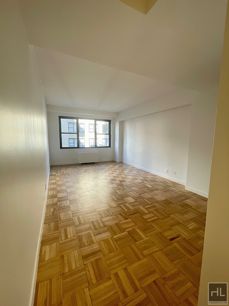 East 49 Street - Photo 24