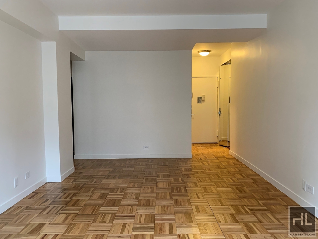 East 49 Street - Photo 11