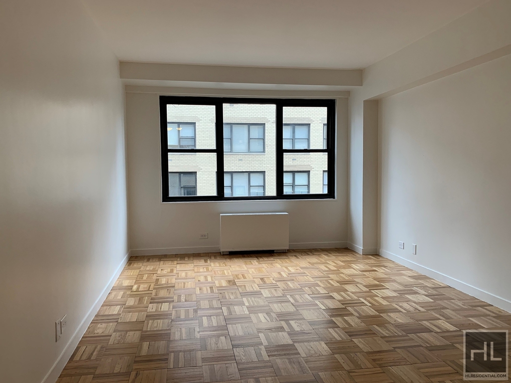 East 49 Street - Photo 14