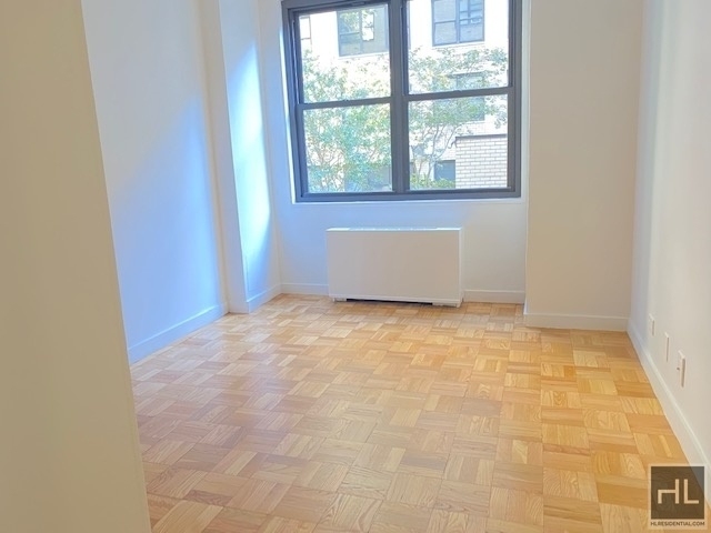 East 49 Street - Photo 1