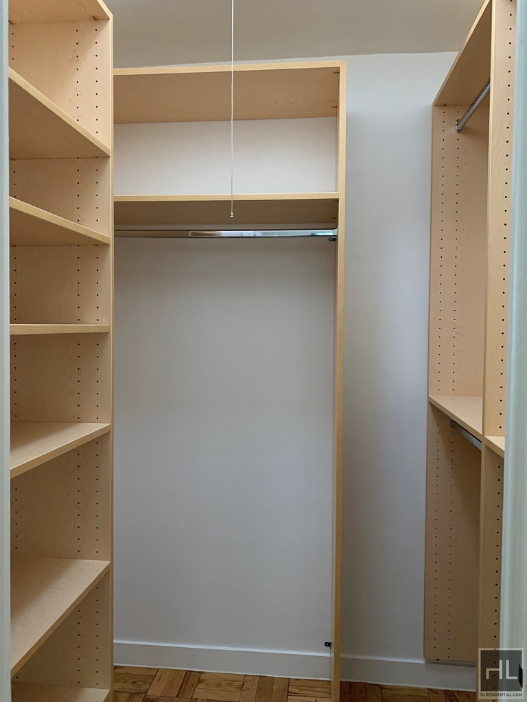 East 49 Street - Photo 13