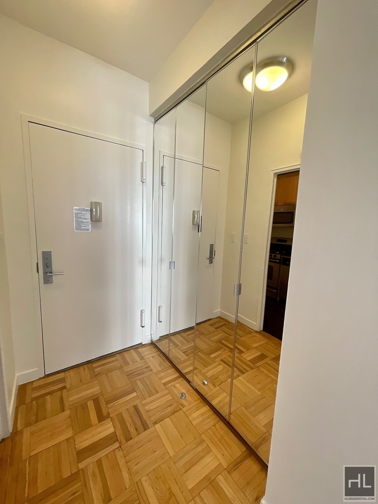 East 49 Street - Photo 21