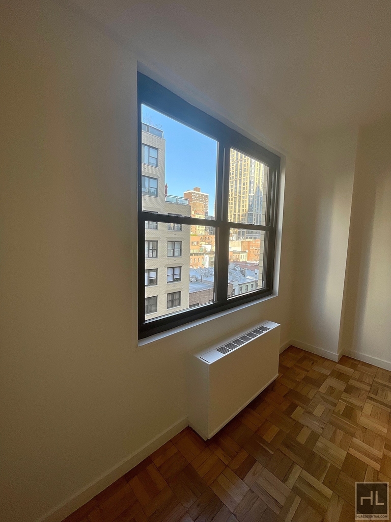 East 49 Street - Photo 19