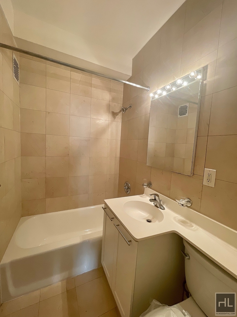 East 49 Street - Photo 18