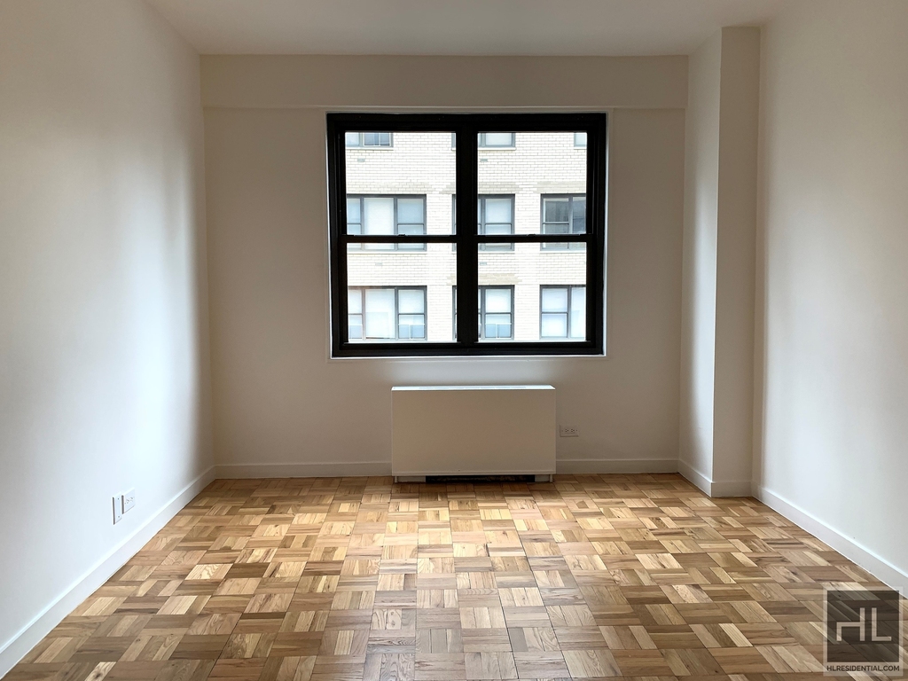 East 49 Street - Photo 9