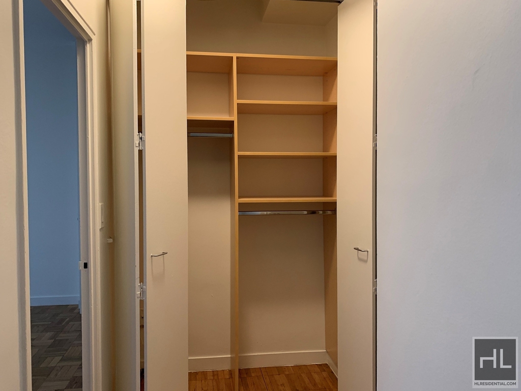 East 49 Street - Photo 4