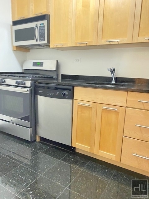 East 49 Street - Photo 6