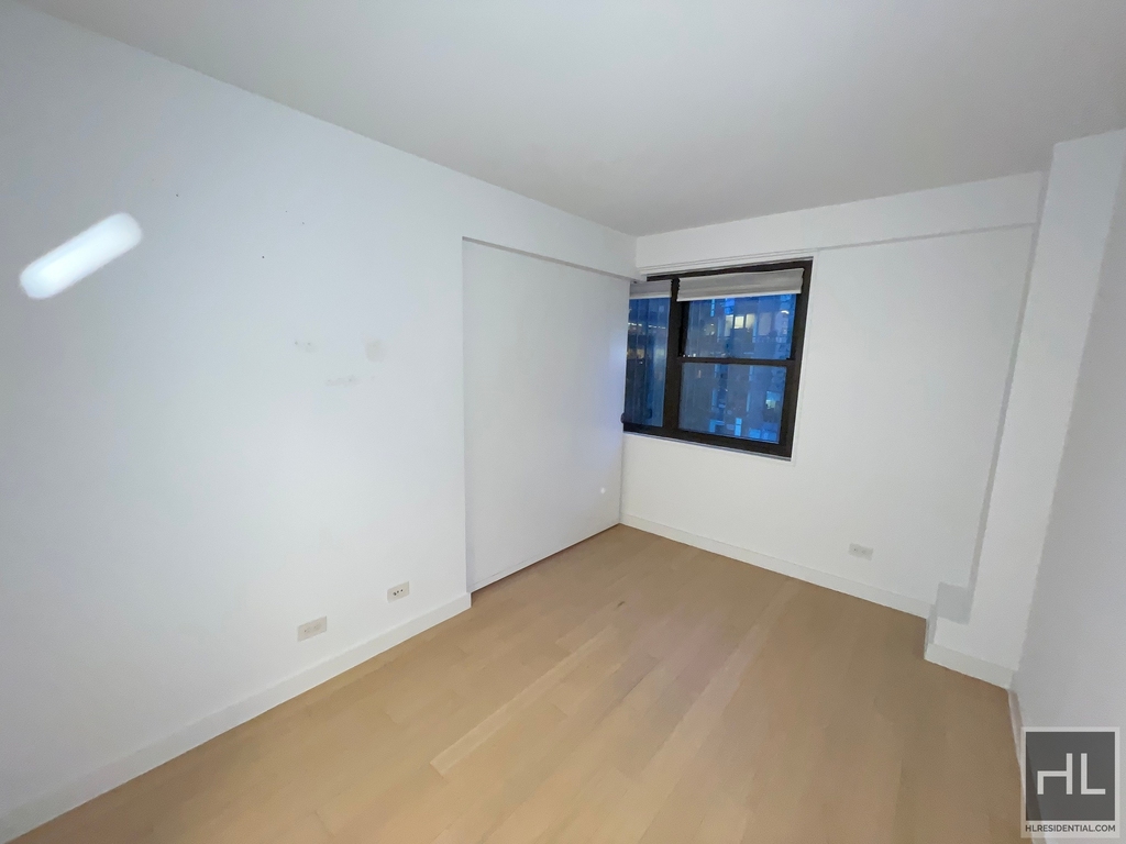 E 39th St - Photo 12
