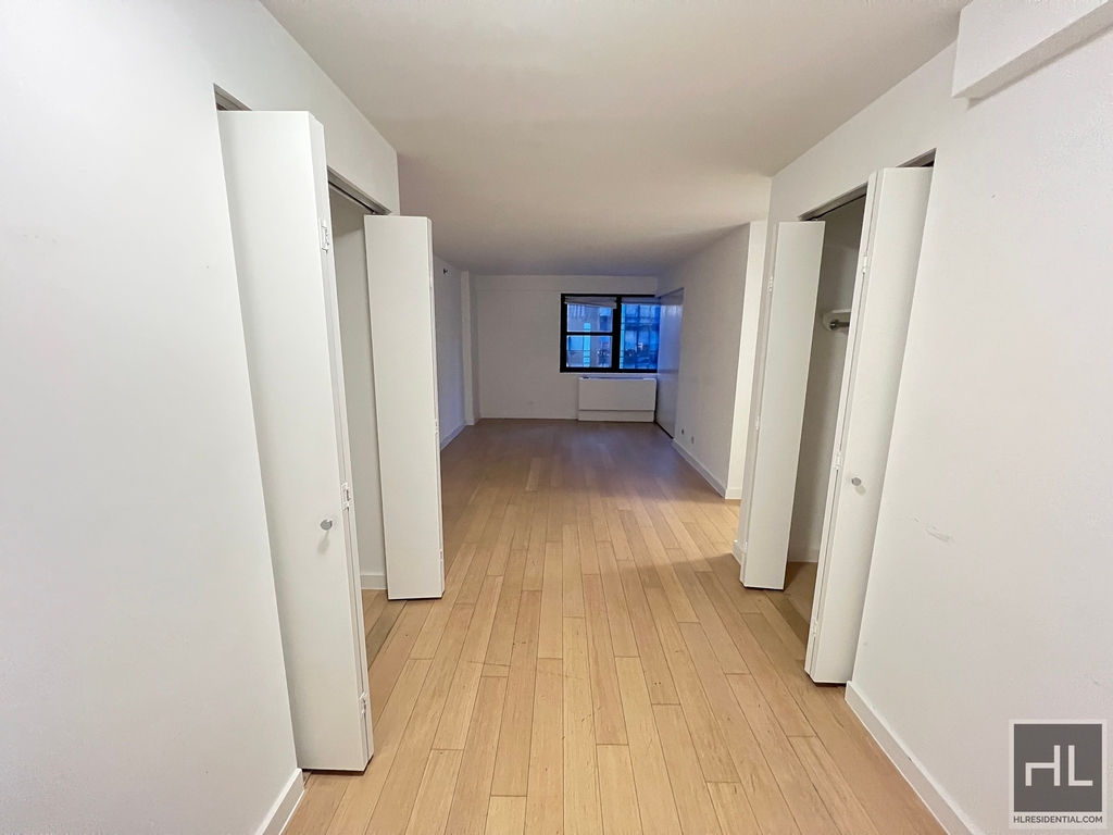 E 39th St - Photo 0