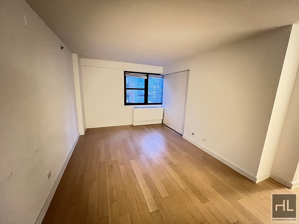 E 39th St - Photo 10