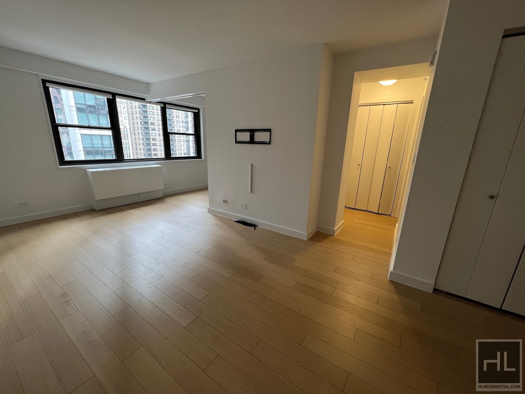 E 39th St - Photo 3