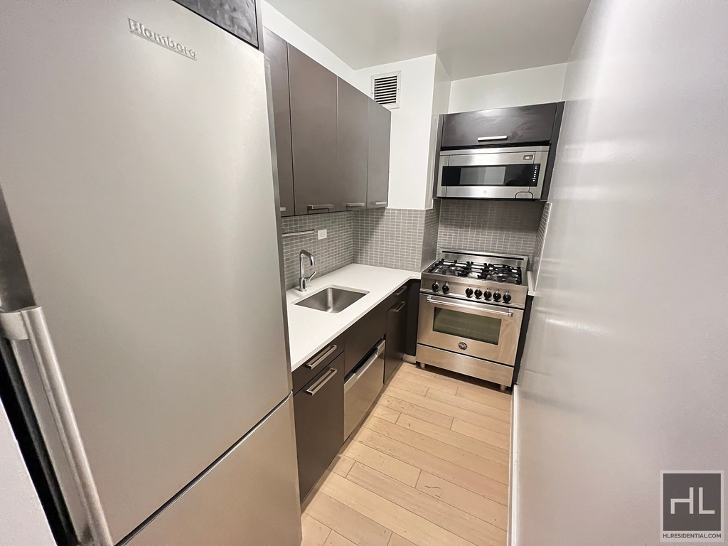 E 39th St - Photo 1