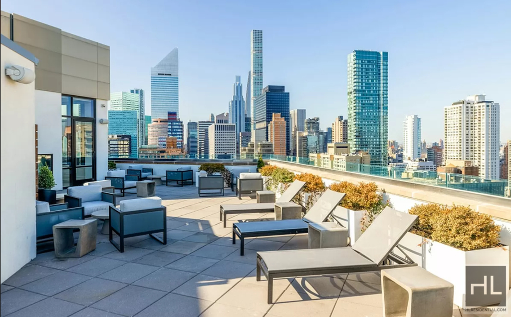 East 54 Street - Photo 13