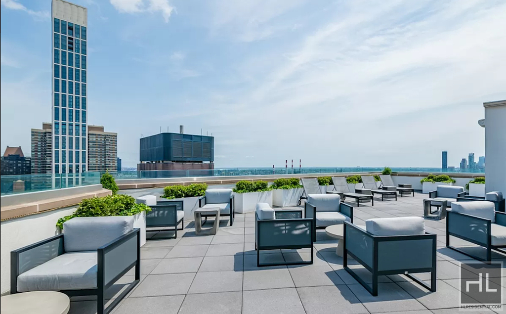 East 54 Street - Photo 10