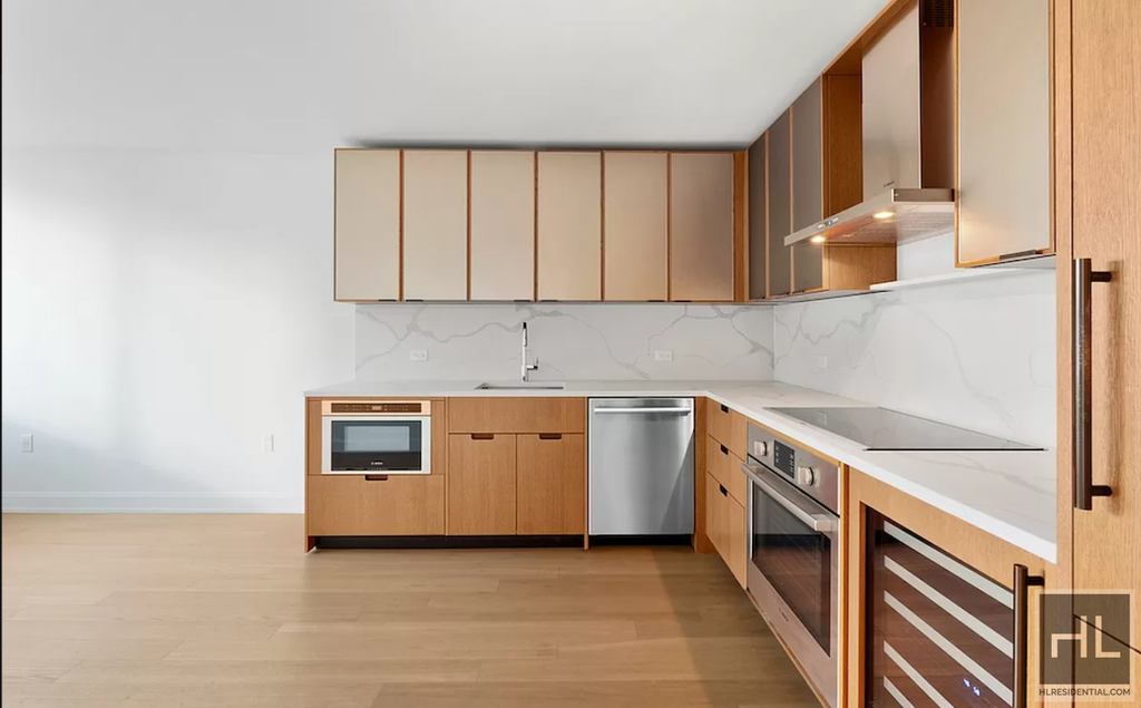East 54 Street - Photo 5