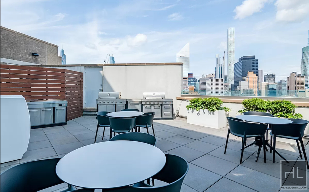 East 54 Street - Photo 12