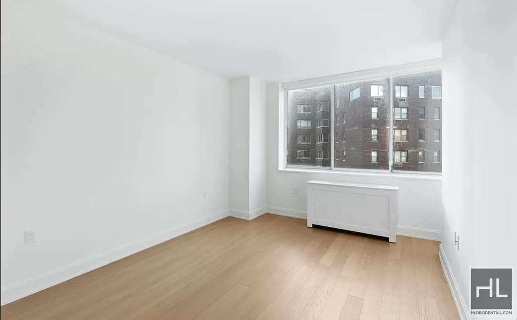 East 54 Street - Photo 6