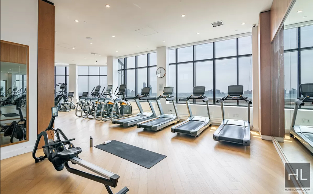 East 54 Street - Photo 17