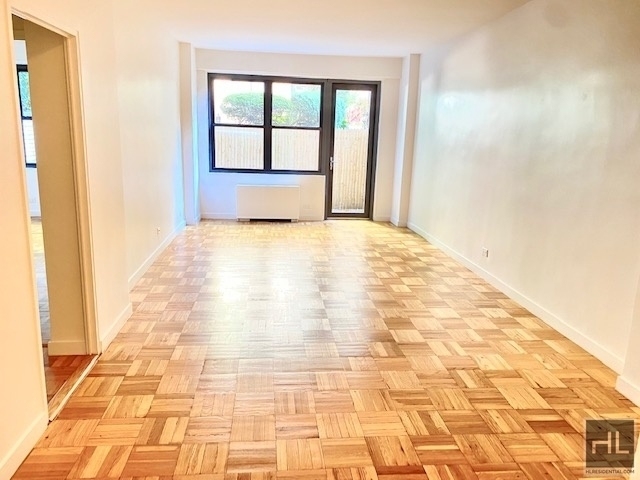 East 49 Street - Photo 1