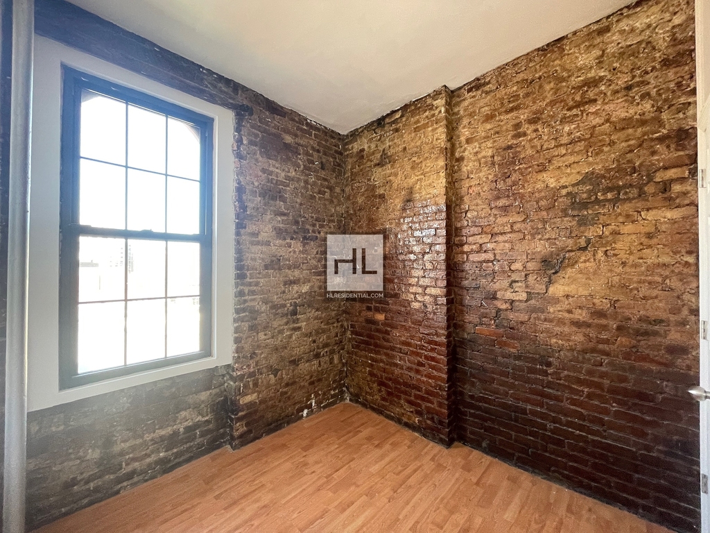 East 13 Street - Photo 11