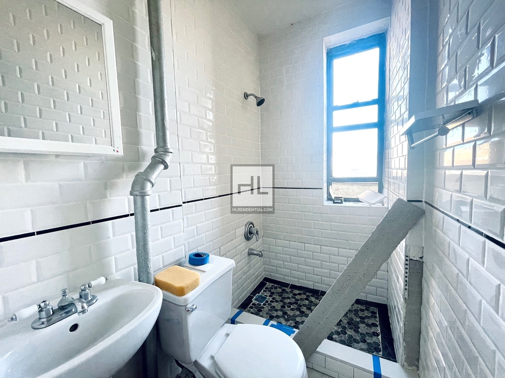 East 13 Street - Photo 10