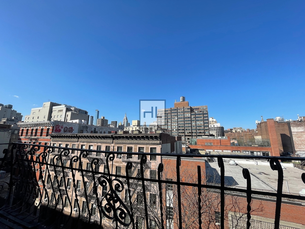 East 13 Street - Photo 9
