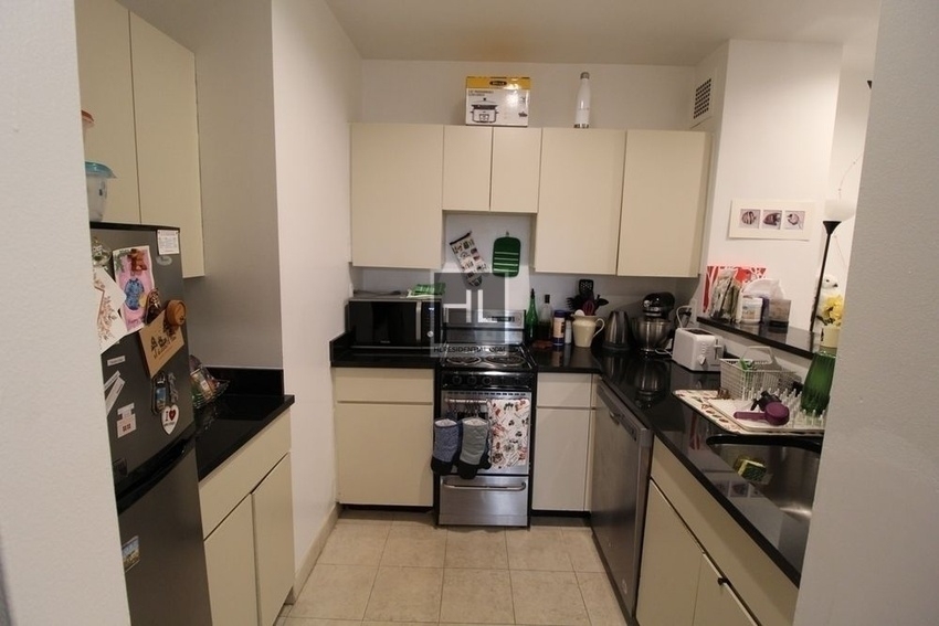 East 37 Street - Photo 2