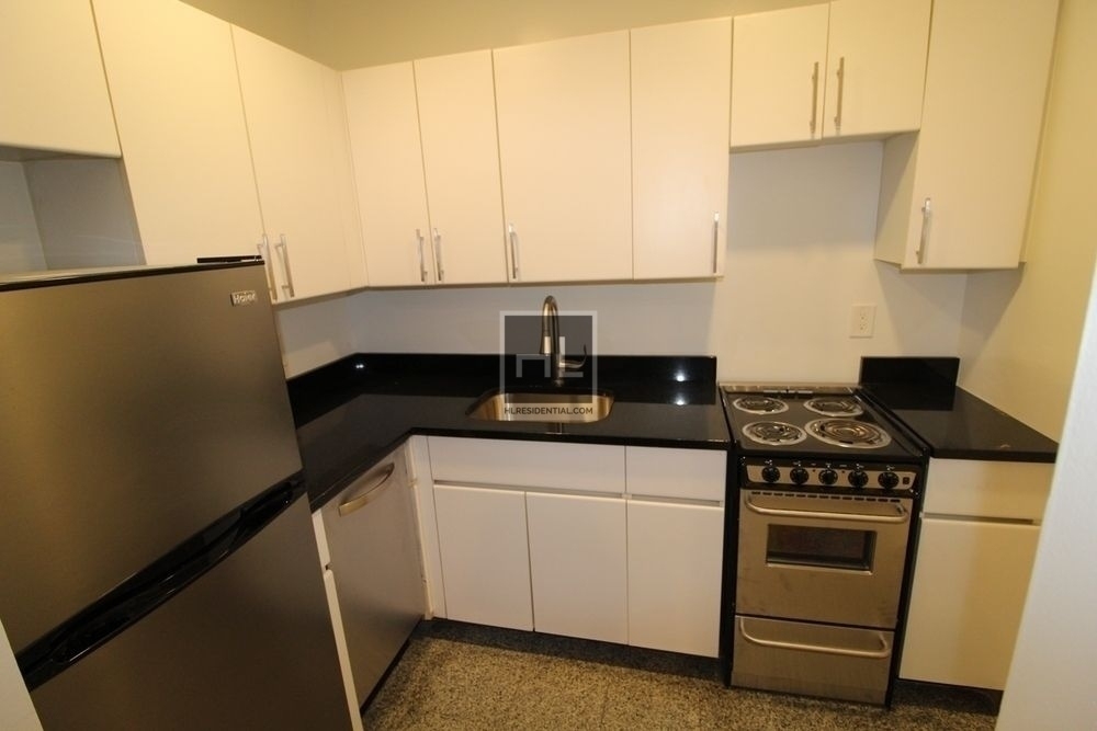 East 37 Street - Photo 3