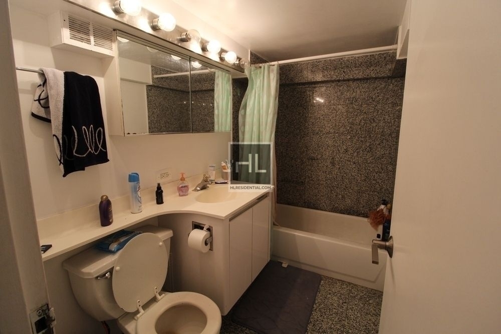 East 37 Street - Photo 1