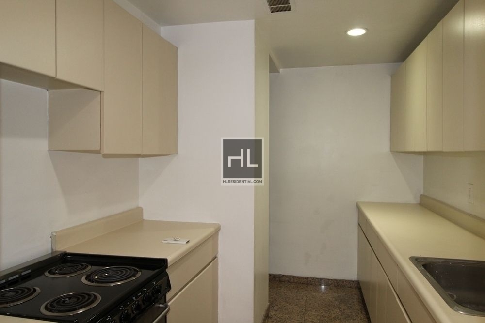 East 37 Street - Photo 8