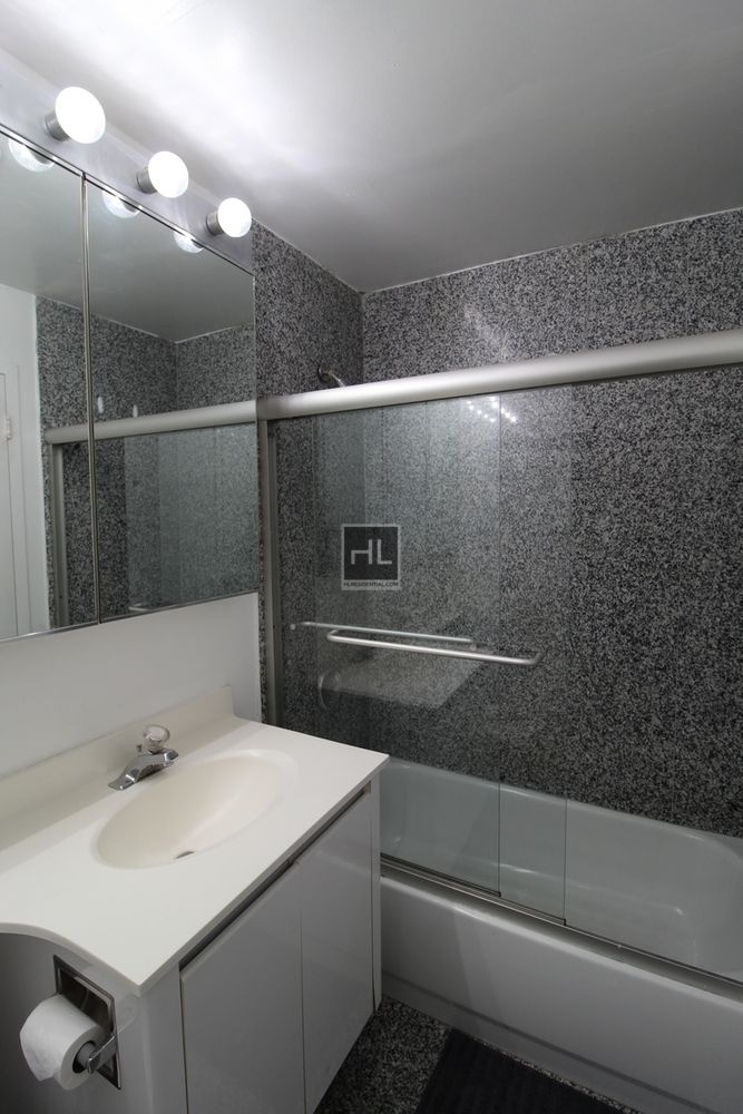 East 37 Street - Photo 9