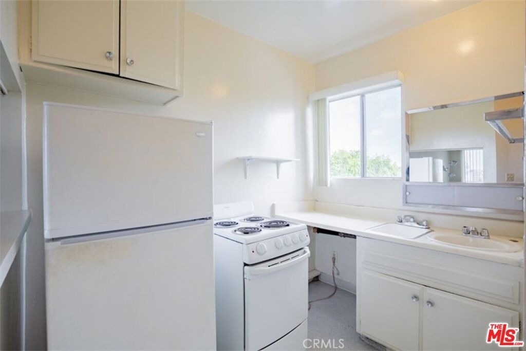 571 Fairview Avenue - Photo 2