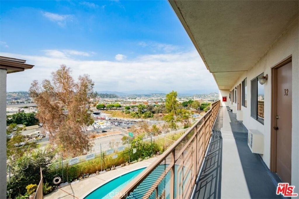 571 Fairview Avenue - Photo 5