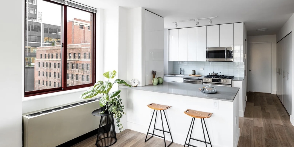 444 West 35th Street - Photo 3