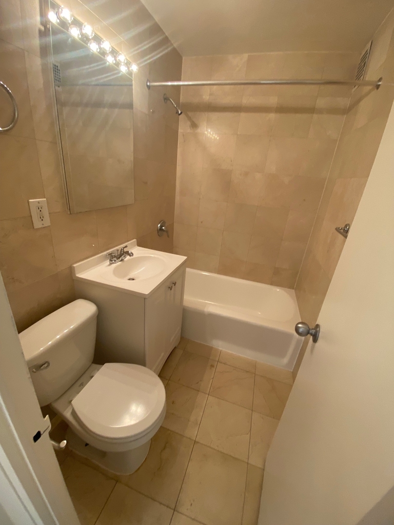 East 49th Street - Photo 3