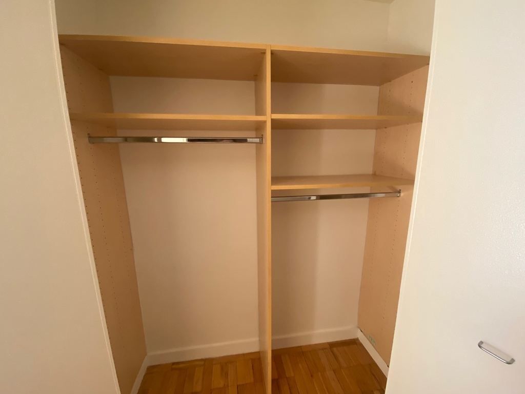East 49th Street - Photo 6