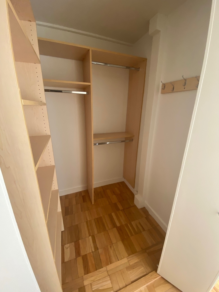East 49th Street - Photo 4