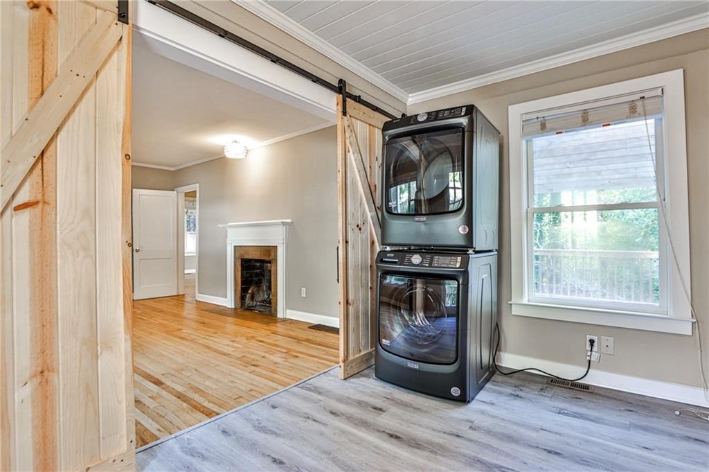 1454 Catherine Street - Photo 3