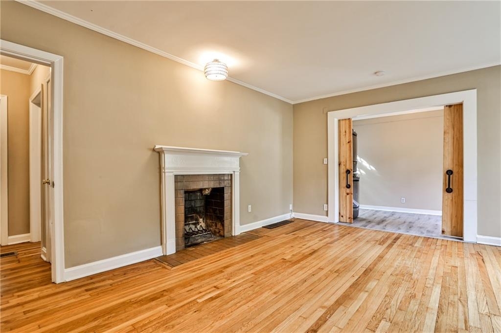 1454 Catherine Street - Photo 2