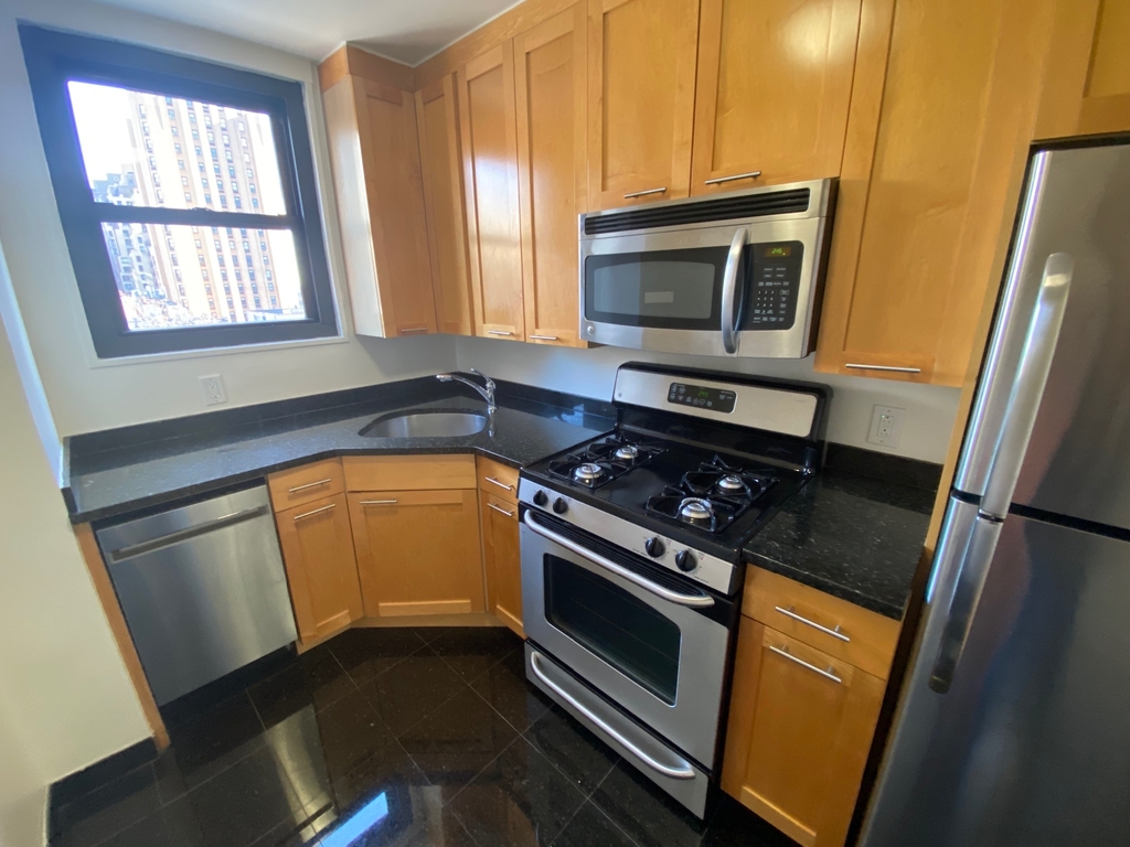 East 49th Street - Photo 4