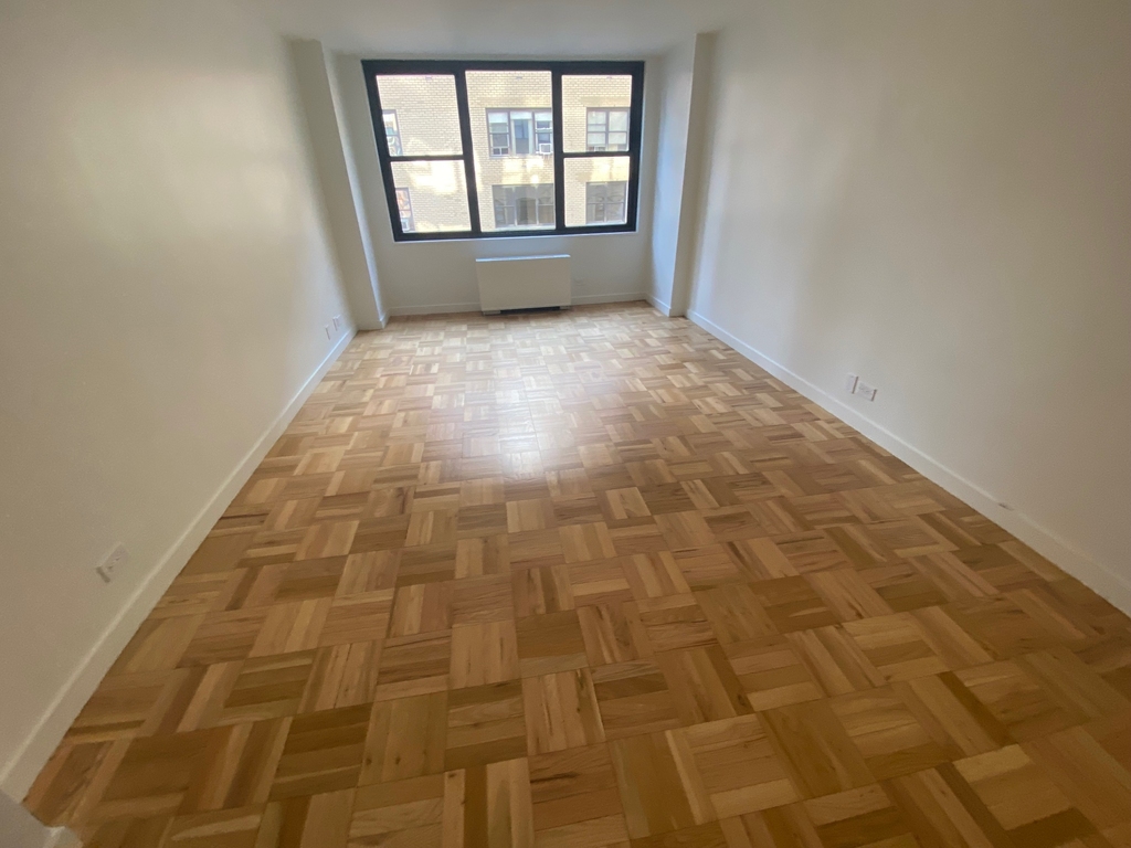 East 49th Street - Photo 0