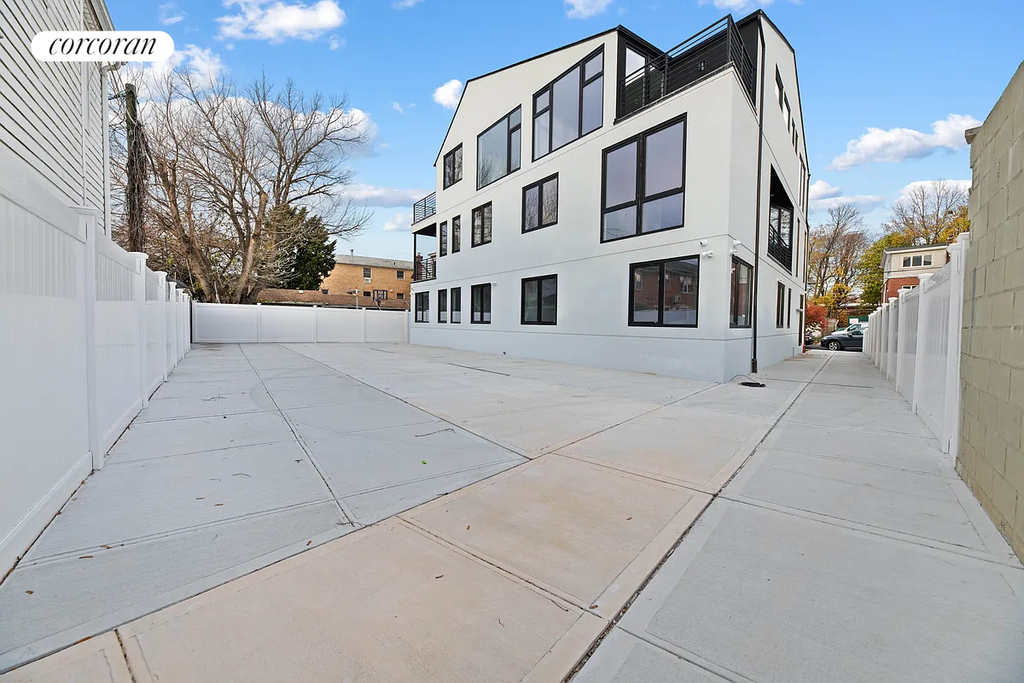 2454 E 15th St - Photo 7