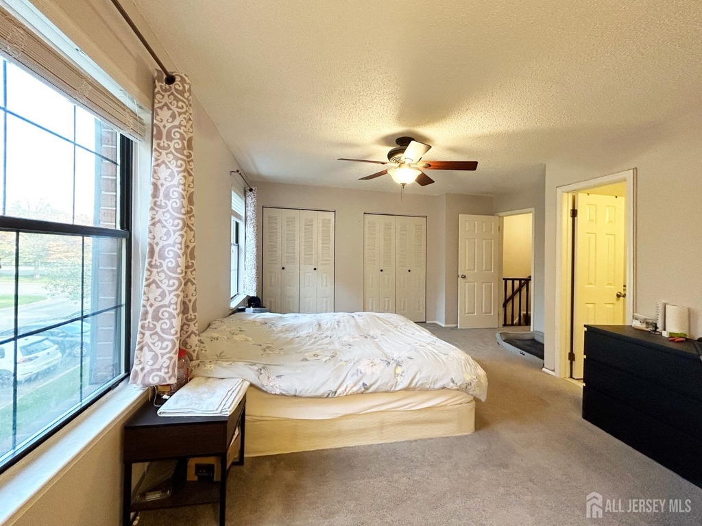 325 Hampshire Court - Photo 13