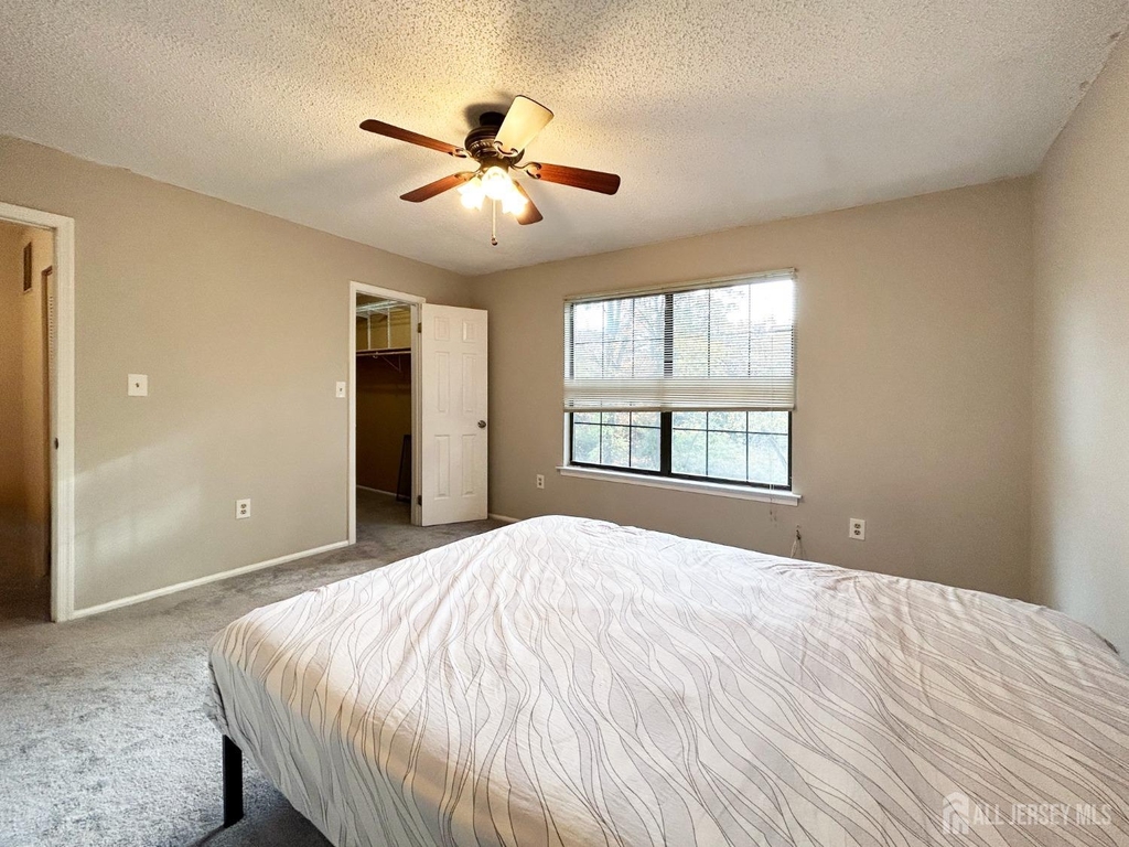 325 Hampshire Court - Photo 16