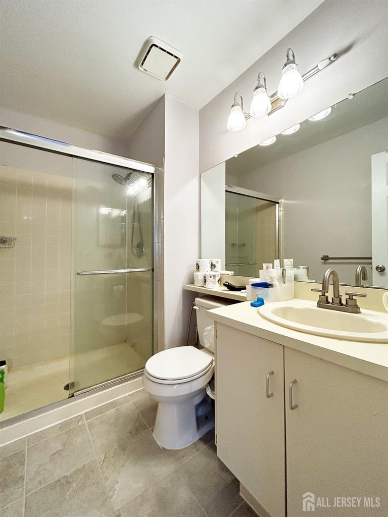 325 Hampshire Court - Photo 14