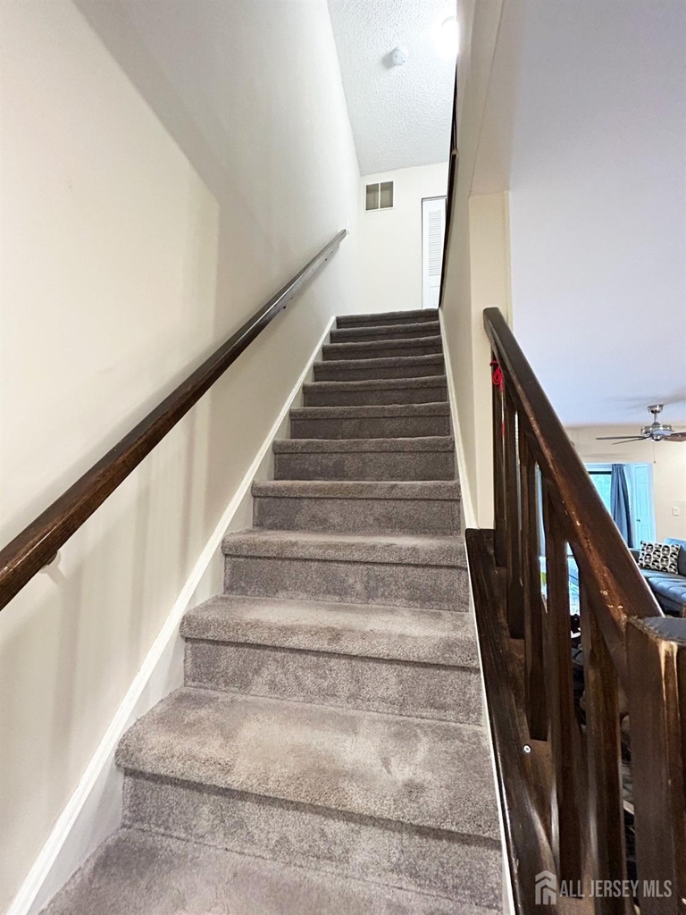 325 Hampshire Court - Photo 12