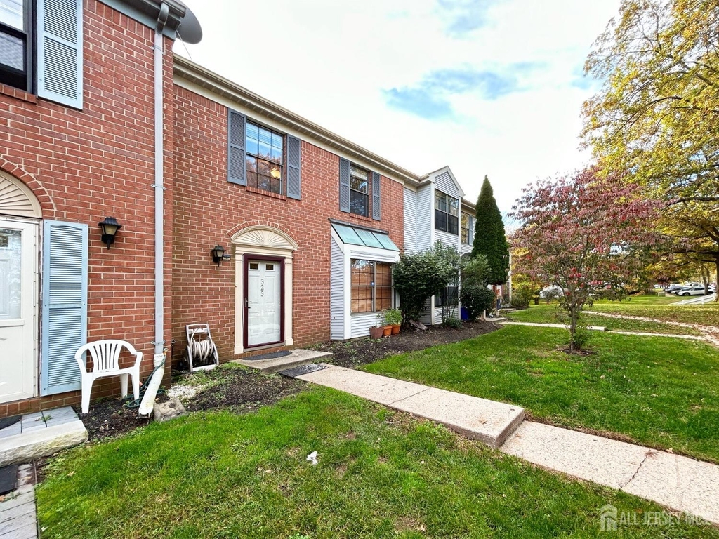325 Hampshire Court - Photo 1