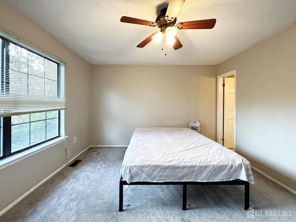 325 Hampshire Court - Photo 17