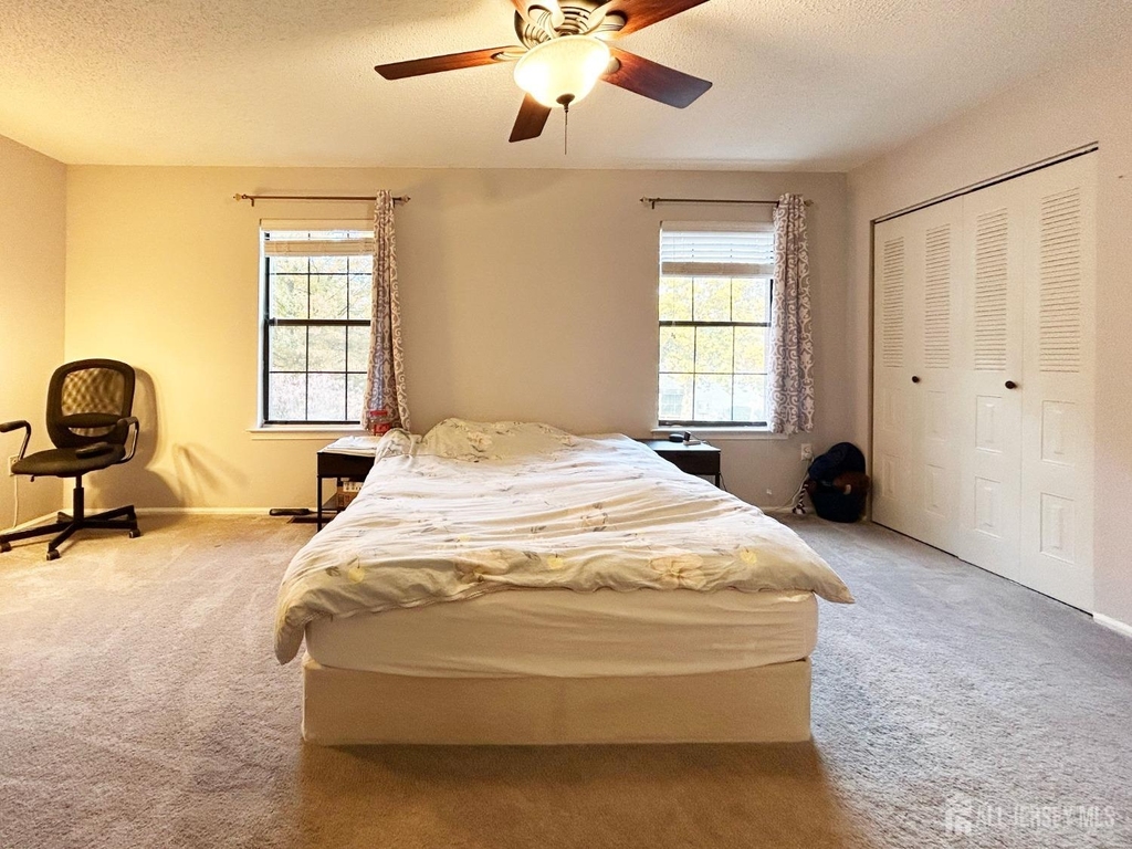 325 Hampshire Court - Photo 20